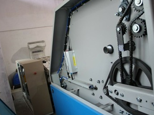 
		毛巾折疊機
	(圖4)