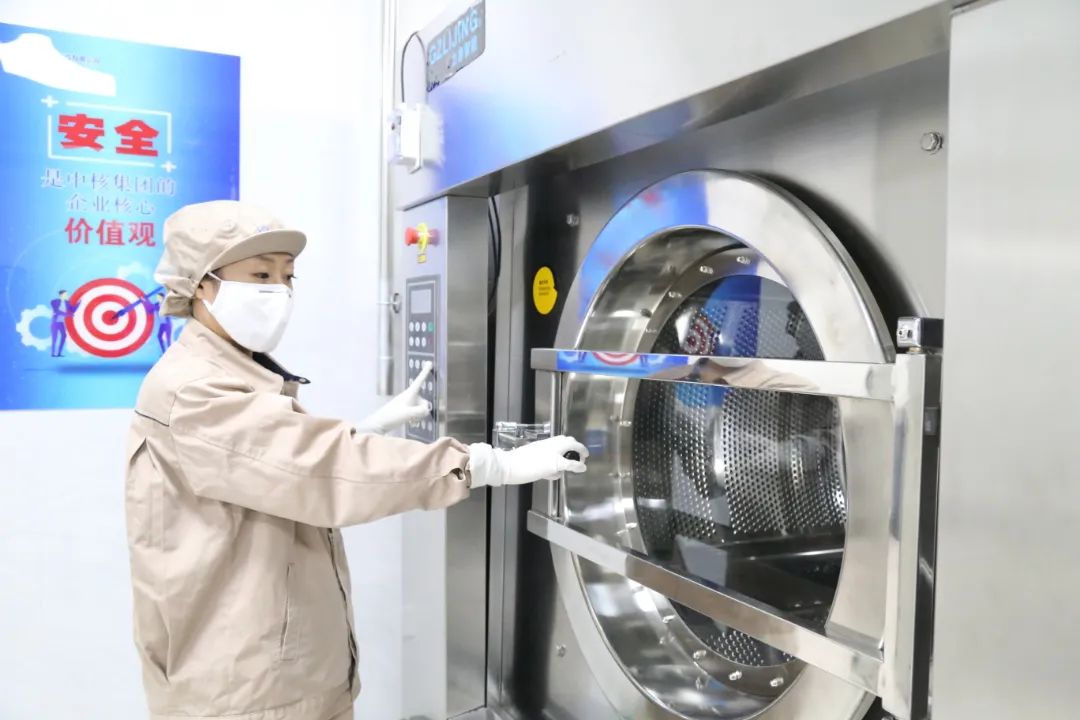 
		100公斤大型全自動洗脫機為中核北方洗衣護航
		(圖1)