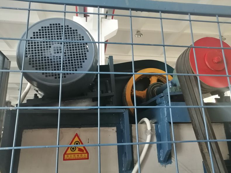 
		304不銹鋼大型臥式工業(yè)洗衣機(jī),水洗廠大型洗滌設(shè)備
		(圖7)